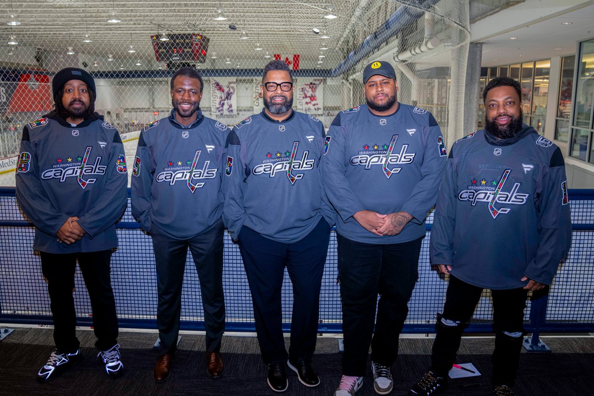 Capitals's tweet photo. Special thanks to Devante Smith-Pelly, Duante' Abercrombie, Tarik El-Bashir and @themuseumdc's LeGreg Harrison and Nyrik Lee on leading an enlightening and energizing "Celebrating Black History - Pathways to Hockey" panel today at MedStar Capitals Iceplex.

#ALLCAPS | #BHM https://t.co/R76qGacqrN