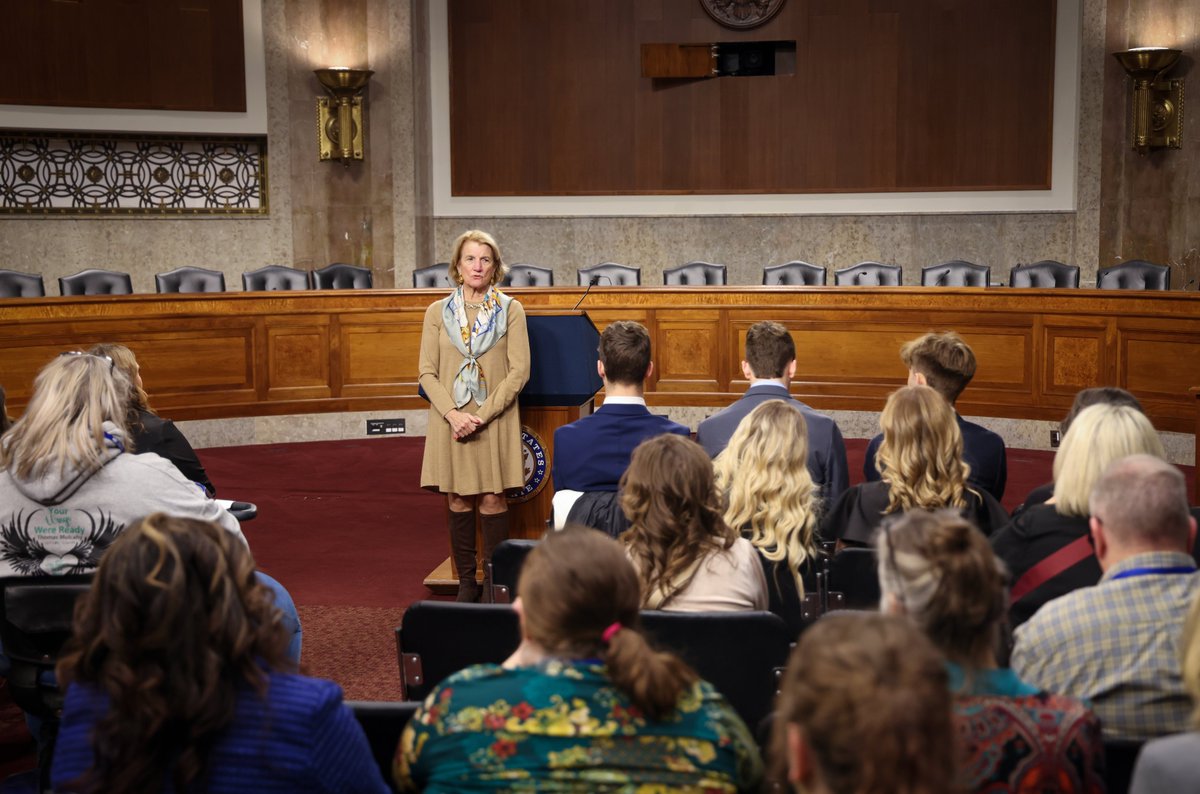 SenCapito's tweet photo. Caught up with some of the West Virginia members of the @CADCA today during their annual #CADCAForum.
Thank you for your advocacy and commitment to promoting drug-free communities. Your work will help to make WV safer. https://t.co/UCxFjfgC9O