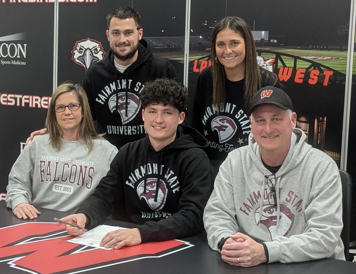 LakotaWestFB's tweet photo. Congrats to our Signees today...
@Judah_king99 to @TMU_Football - Sam Wiles to @FairmontStateFB - Christian O'Neal to @TusculumFB https://t.co/dlWMmmaVvL