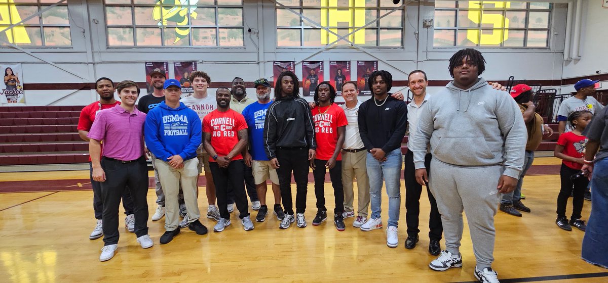 Coach Brian Braddock (@coachbraddock_) on Twitter photo 3 in December, 6 more today. Blessings for <a href="/SAHSJackets/">SAHS Jacket Football</a> . ❤️🏈🐝
<a href="/RobertOwens_85/">Robert (Bear) Owens</a> <a href="/_BraylonJames/">Braylon James</a> <a href="/TarvarianK73/">Tarvarian (Trey D) Keenon</a> 3 in December, 6 more today. Blessings for <a href="/SAHSJackets/">SAHS Jacket Football</a> . ❤️🏈🐝
<a href="/RobertOwens_85/">Robert (Bear) Owens</a> <a href="/_BraylonJames/">Braylon James</a> <a href="/TarvarianK73/">Tarvarian (Trey D) Keenon</a>