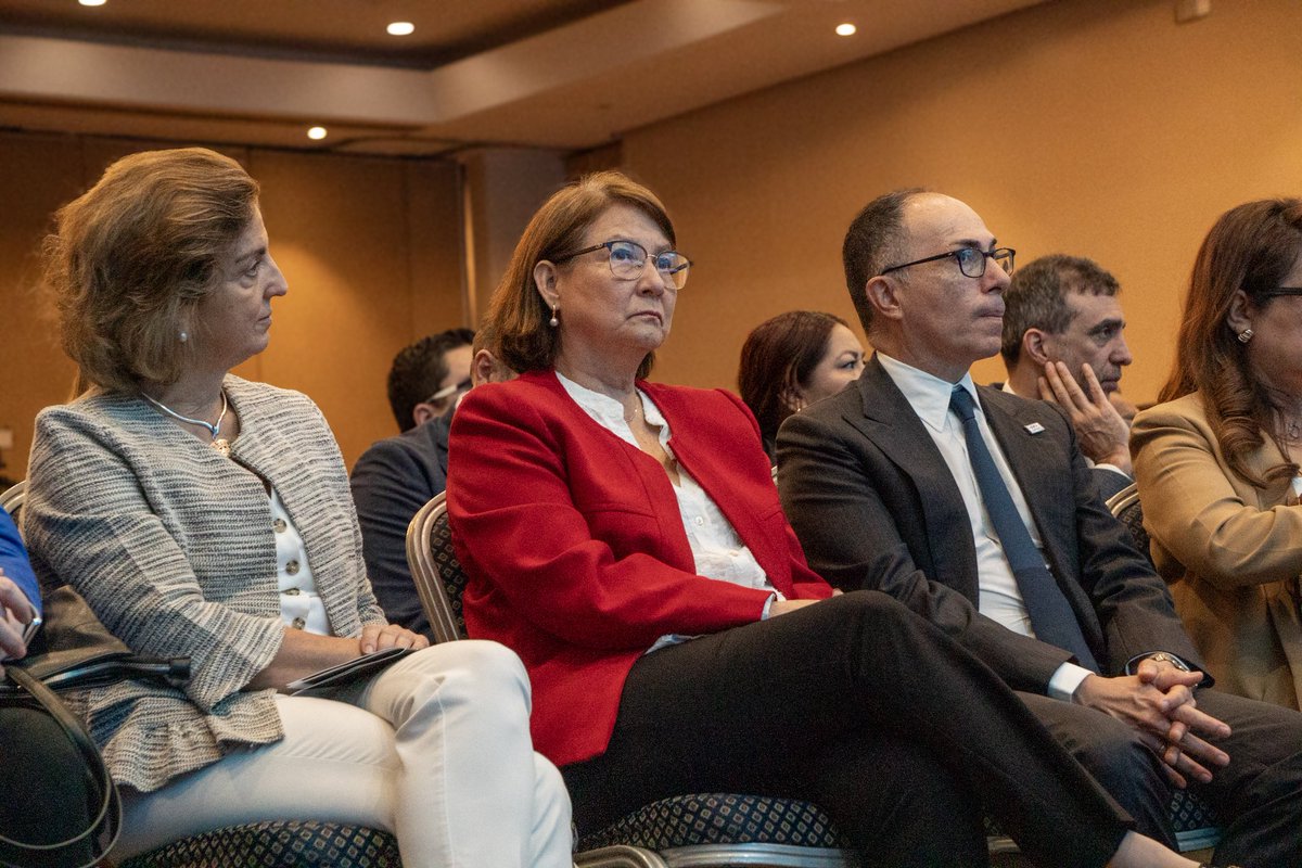 🇸🇻 RED DE CIUDADES METROPOLITANAS DE CENTROAMÉRICA Y EL CARIBE 2025.

Capítulo 2: Inversiones y Banca Multilateral.
Gracias a <a href="/el_BID/">Banco Interamericano de Desarrollo</a> Olga Gómez -Representante en El Salvador- y al <a href="/BCIE_Org/">BCIE</a> Belinda Carías -Directora por Honduras-. Además con presencia de representantes del