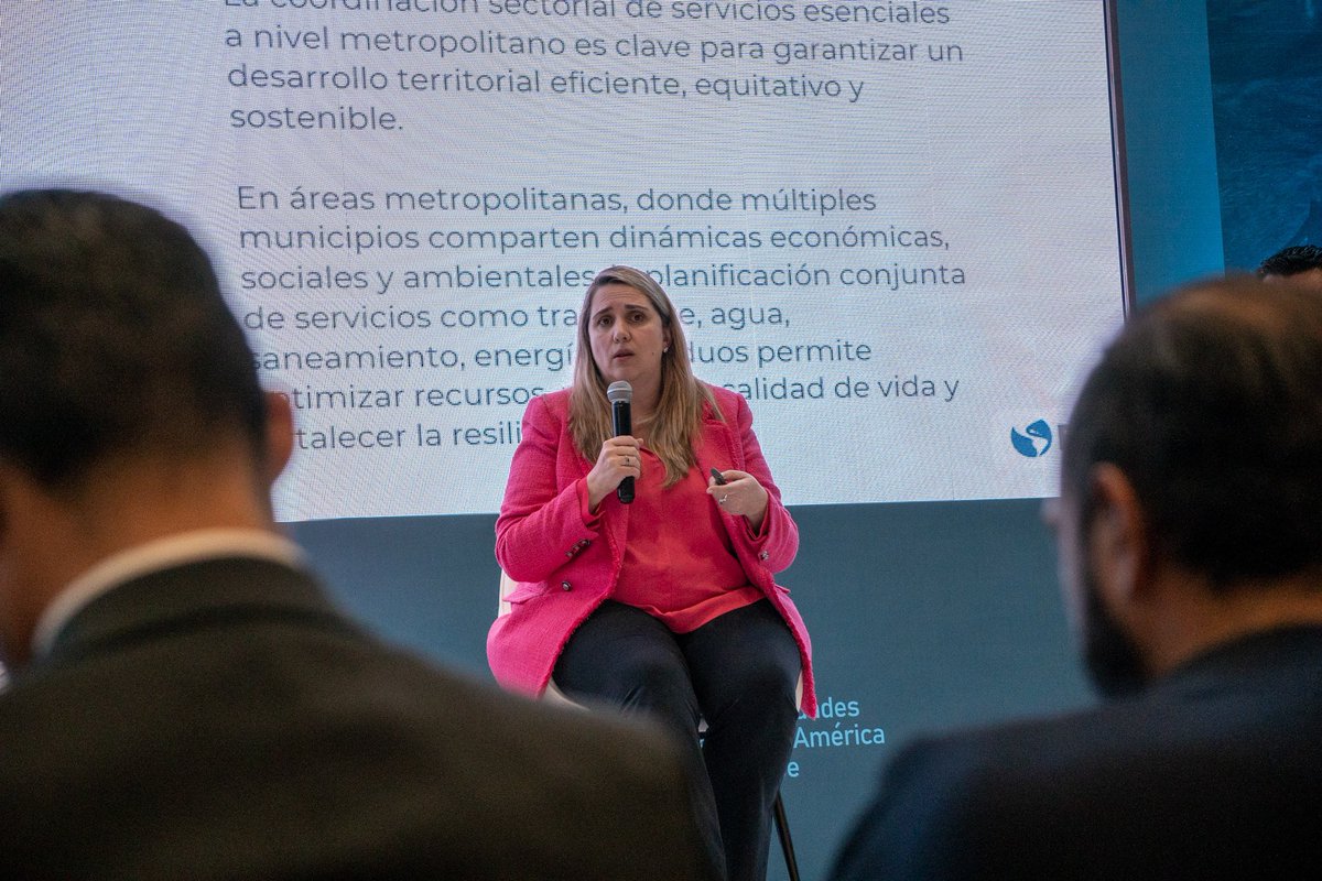 LRodriguez_SV's tweet photo. 🇸🇻 RED DE CIUDADES METROPOLITANAS DE CENTROAMÉRICA Y EL CARIBE 2025.

Capítulo 2: Inversiones y Banca Multilateral.
Gracias a @el_BID Olga Gómez -Representante en El Salvador- y al @BCIE_Org Belinda Carías -Directora por Honduras-. Además con presencia de representantes del Sistema de Naciones Unidas y Países amigos, @sg_sica y @parlacensv. Exploramos áreas de oportunidad financiera y de cooperación en temas Metropolitanos. @COAMSS_OPAMSS @AMB_MetroGlobal @Karla_ESCOSV @AECIDElSalvador