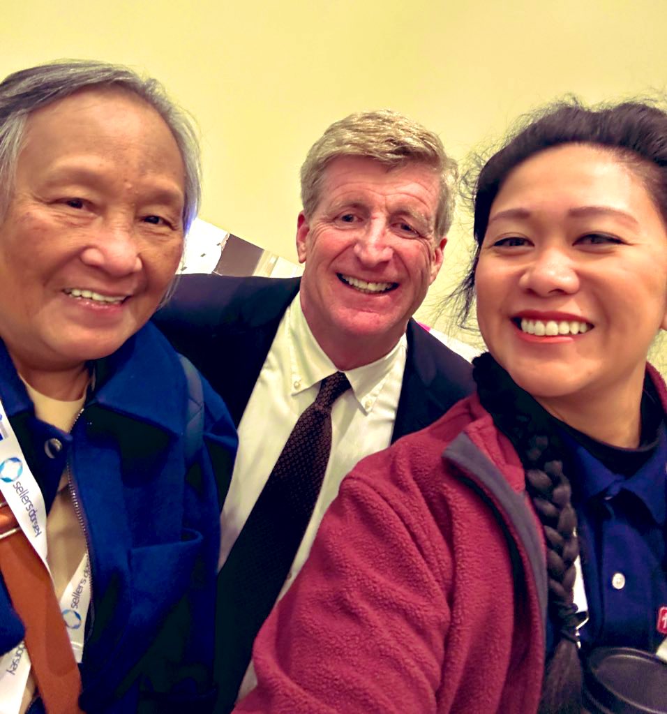 WOAH #BestConferenceMoment at #PIForum25 (so far) was stopping Former Rep <a href="/PJK4brainhealth/">Patrick J. Kennedy</a> at the escalator asking him to “pay a toll” (IYKYK) so he can pass us and then tell him to work on his cousin Bobby to support #CommunityHealthCenters ✊🏽👏🏽@nachc <a href="/HCAdvocacy/">NACHC Advocacy Network</a> #ValueCHCs