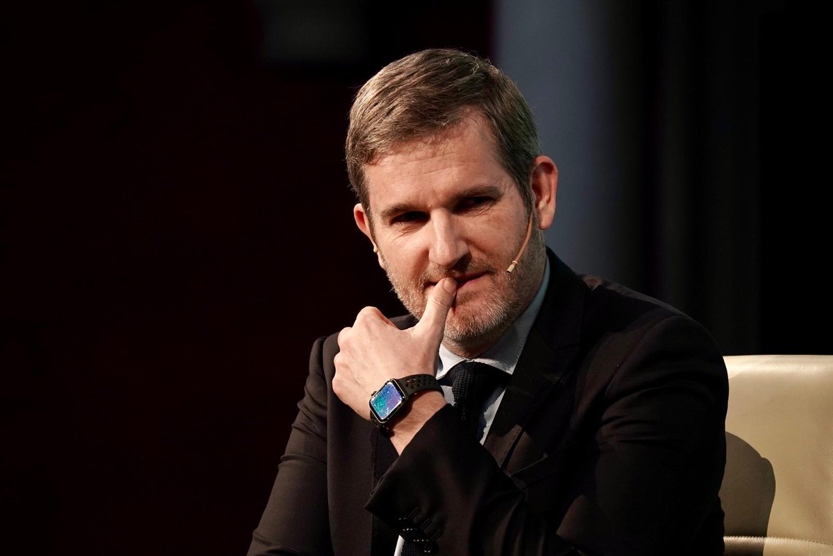 Letras en Sevilla tweet media