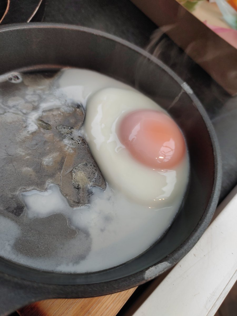 おいぬさまがみている。
かわいいっ
そしてぇーっ
焼いたっ!ちょっとバンズ焦がしたっ!
#はねるグランピング #GLAMHIDE 