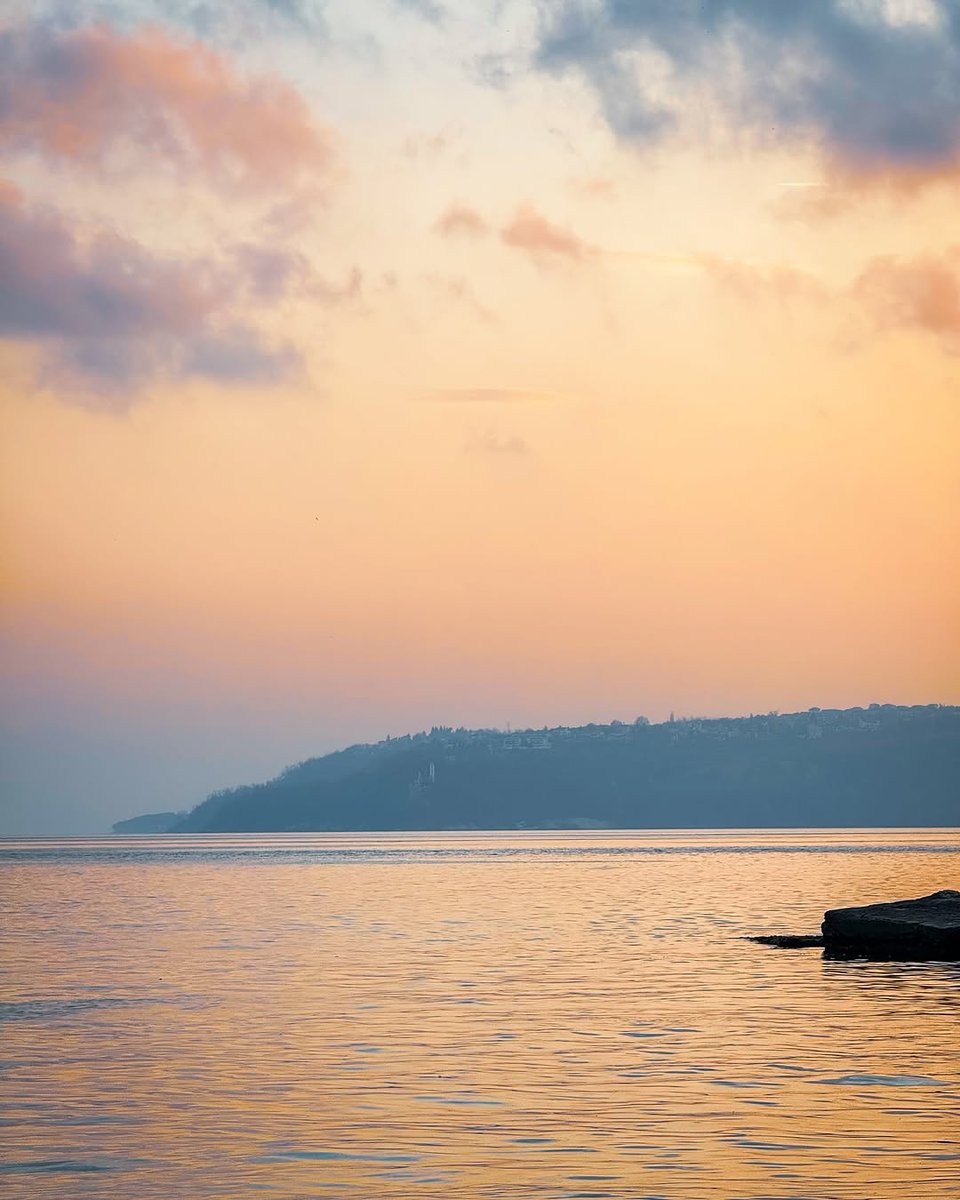 lovevarna3's tweet photo. Морски Хоризонт 💙🌊
.
.
.
📍 Плаж, Варна 
✅  @lovevarna3 

#varnacity #bulgaria #varnabulgaria #обичамварна #varnabeach #любов #море #sea #lovevarna #beach #love #варна #varna https://t.co/K4qp92ma9x