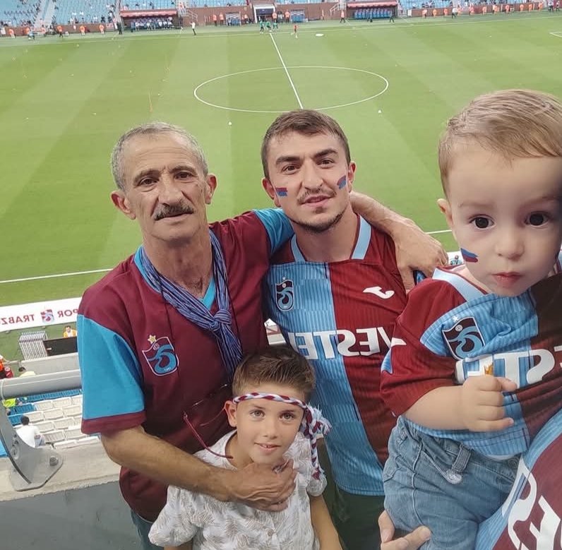 Pençe Kilit operasyonunda PKK-PYD terör örgütü ile çıkan çatışmada yaralanan İlhan AKÇAY askerinize şifalar diliyorum. Allah Türk askerlerimizi korusun.Ne mutlu Türküm diyene 🇹🇷🇹🇷