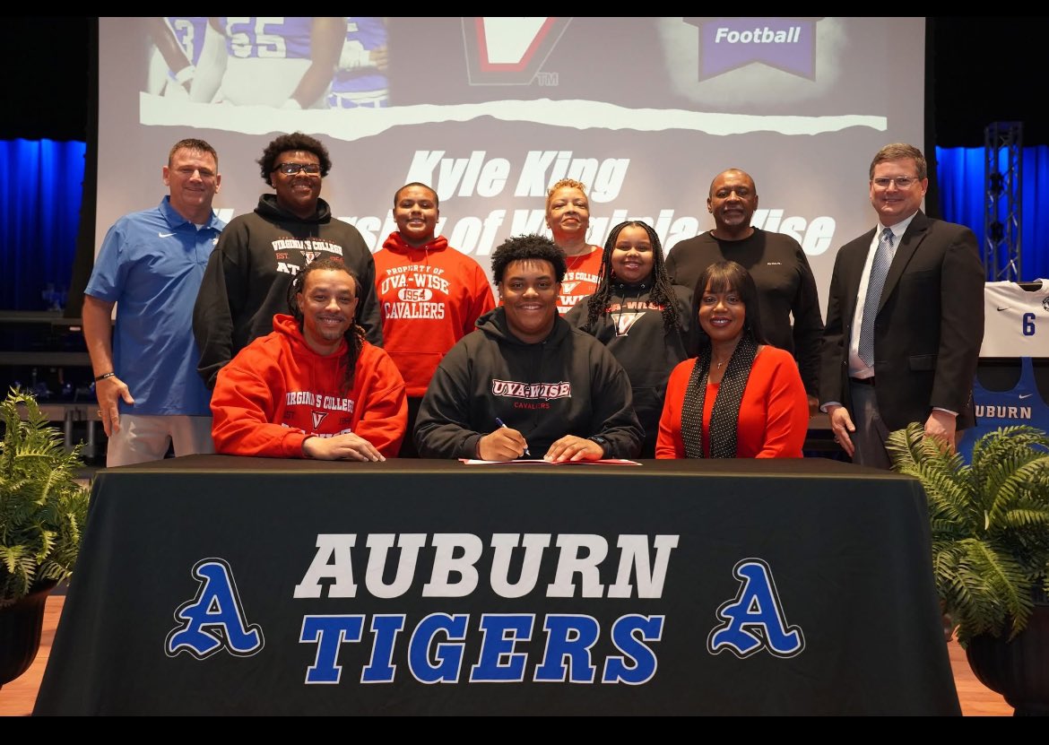 AHS NSD 2025🖋️: Kyle King <a href="/King_Kyle334/">Kyle King</a> 
signs with UV Wise University ! Congratulations Kyle! 

#BlueCollarMentality 
#recruittheA