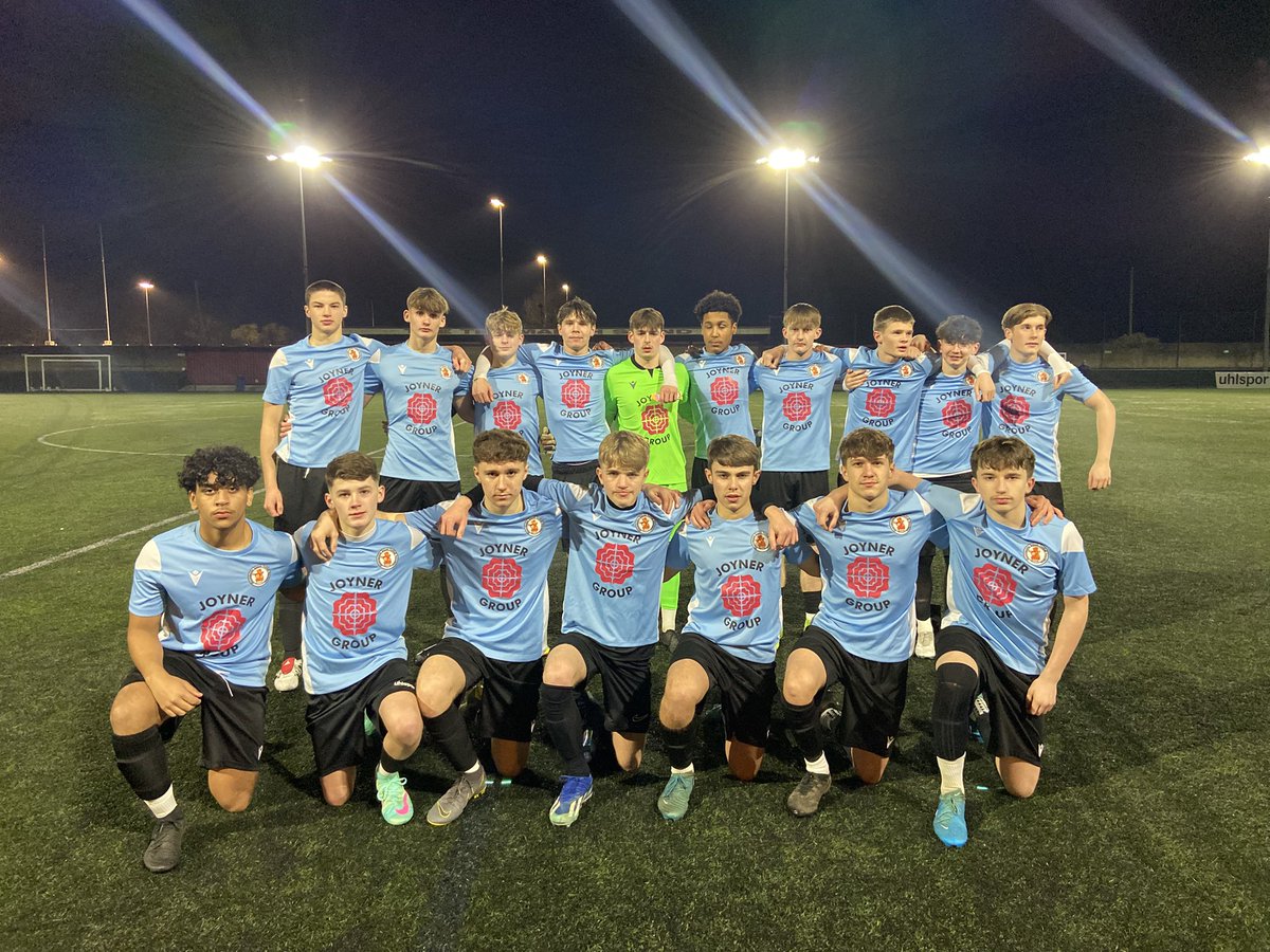 Gloucestershire Schools FA (@glosschools) on Twitter photo SWSFA U16 Boys League
<a href="/GlosSchools/">Gloucestershire Schools FA</a> 2 Wiltshire 3
A great first half by Wiltshire who raced into a 3 goals lead by HT.
<a href="/GlosSchools/">Gloucestershire Schools FA</a> roared back with 2 second half goals and rattled the crossbar in the final minutes. Great game of county football.
<a href="/churchdownPE/">Churchdown School PE</a>
<a href="/TeamFarmors/">Team Farmors</a> SWSFA U16 Boys League
<a href="/GlosSchools/">Gloucestershire Schools FA</a> 2 Wiltshire 3
A great first half by Wiltshire who raced into a 3 goals lead by HT.
<a href="/GlosSchools/">Gloucestershire Schools FA</a> roared back with 2 second half goals and rattled the crossbar in the final minutes. Great game of county football.
<a href="/churchdownPE/">Churchdown School PE</a>
<a href="/TeamFarmors/">Team Farmors</a>