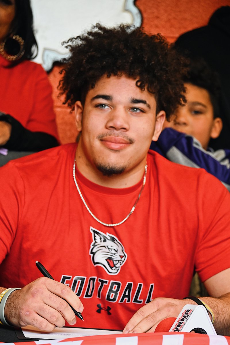 Zavier Pollard (<a href="/pollard_zavier/">Zavier Pollard🦍🌟 (2025)</a>) ➡️ Davidson (<a href="/DavidsonFB/">Davidson Football</a>)
