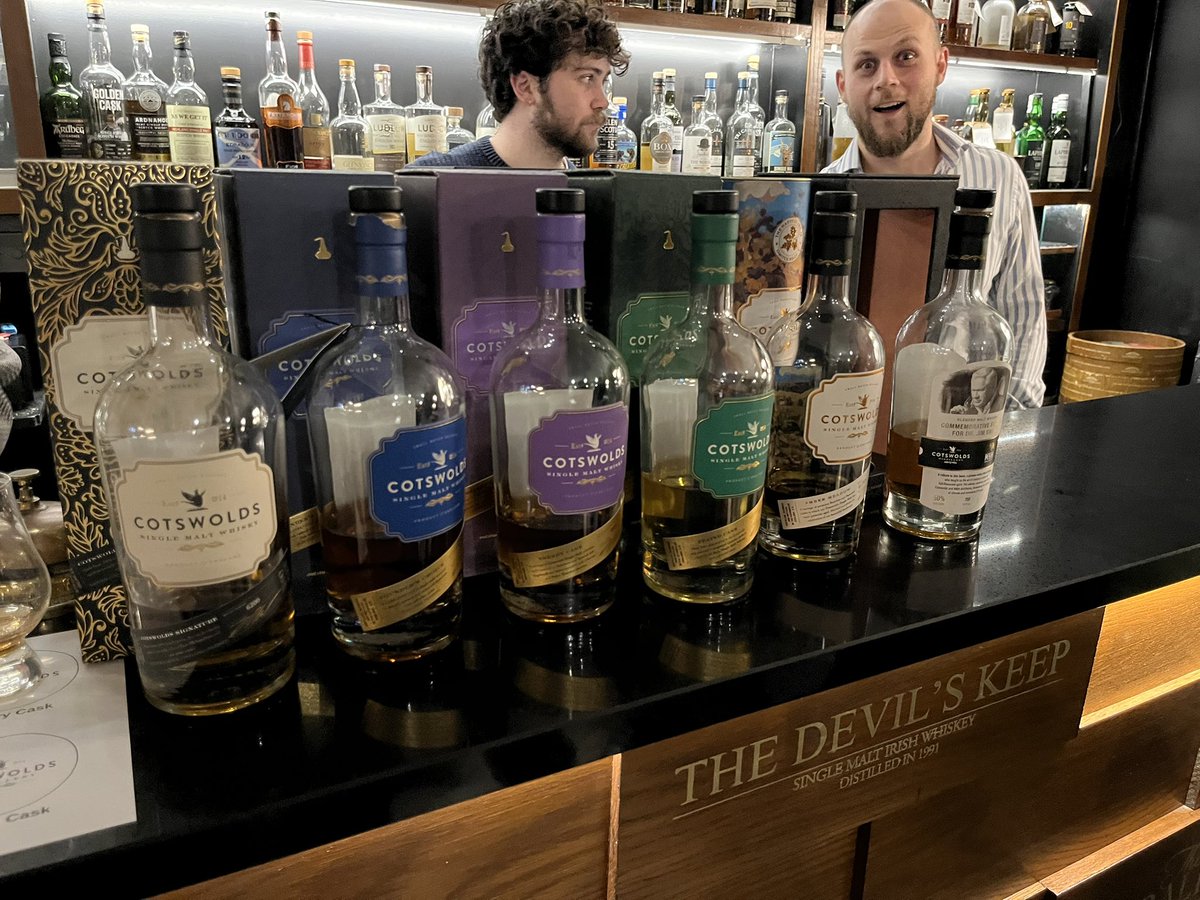 theknightirish's tweet photo. A great night in the @SohoWhiskyClub with @Cotswoldistill. Great whiskies. I’m particularly mad for their sherry cask! 🥃 https://t.co/ezw5mvGEBd