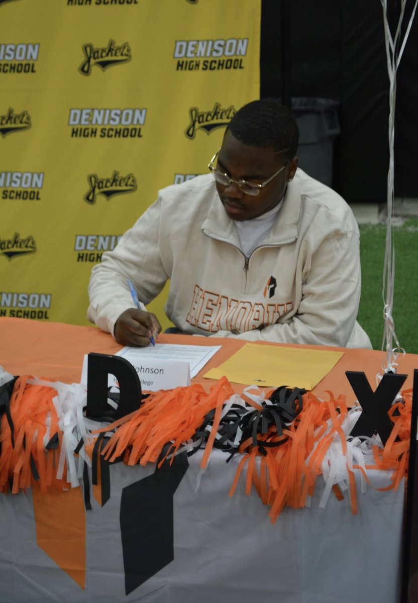 It’s Official 🖤🧡 
#Warriors <a href="/RussHeidiSLC/">Russ and Heidi Phillips🏈</a> <a href="/NurseGemini03/">Ashley Nikole</a> <a href="/tdoggy_302000/">timothy marcy</a> <a href="/mr_aoc/">Wendell L Johnson ii</a> <a href="/Recruit_Denison/">Denison HS Yellow Jackets Football Recruiting</a> <a href="/DenisonFB/">DenisonYellowJackets</a> <a href="/NotCoachBuck/">NotBuck NotBuchanan</a>
