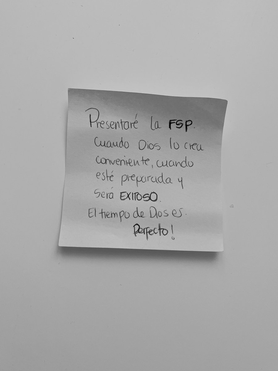 LauraDO27's tweet photo. El poder de la manifestación y la fe son la combinación perfecta, hace 6 meses escribí este post -it y lo pegué en mi escritorio, lo leía cada vez que me sentaba allí y hoy 6 meses después puedo decir que lo logré 🙏 se cumplió un pasito más de este sueño. https://t.co/kXHvpPno9G