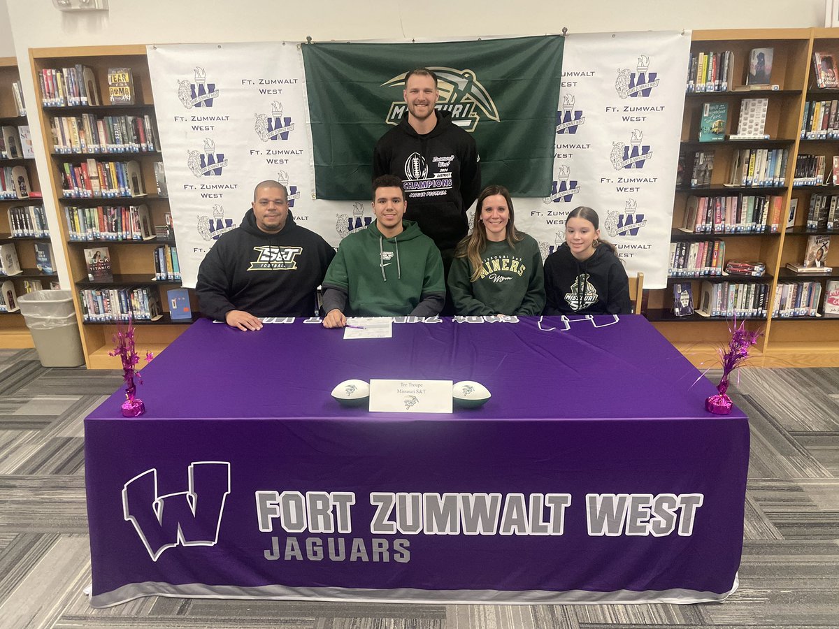 Fort Zumwalt West Football tweet media