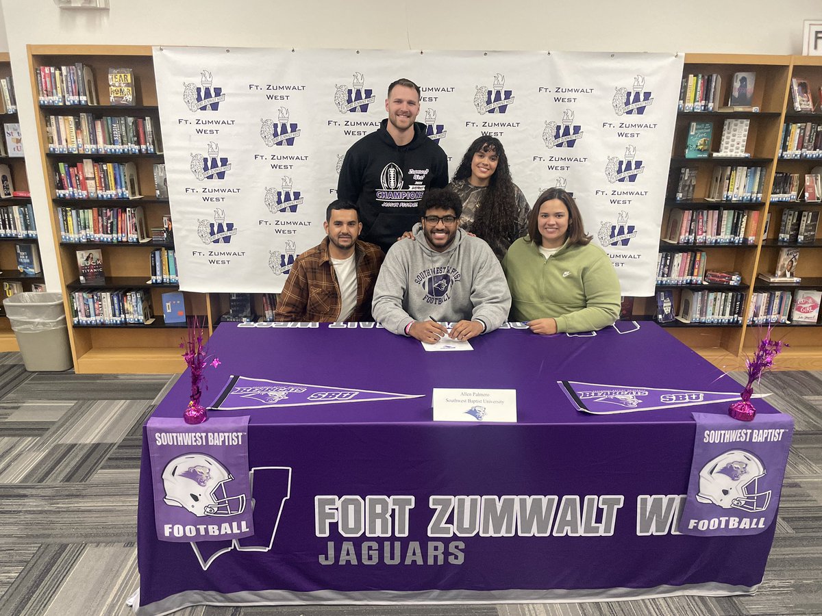 Fort Zumwalt West Football tweet media