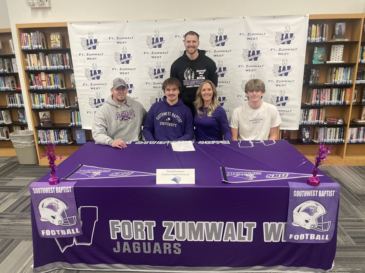 Fort Zumwalt West Football tweet media