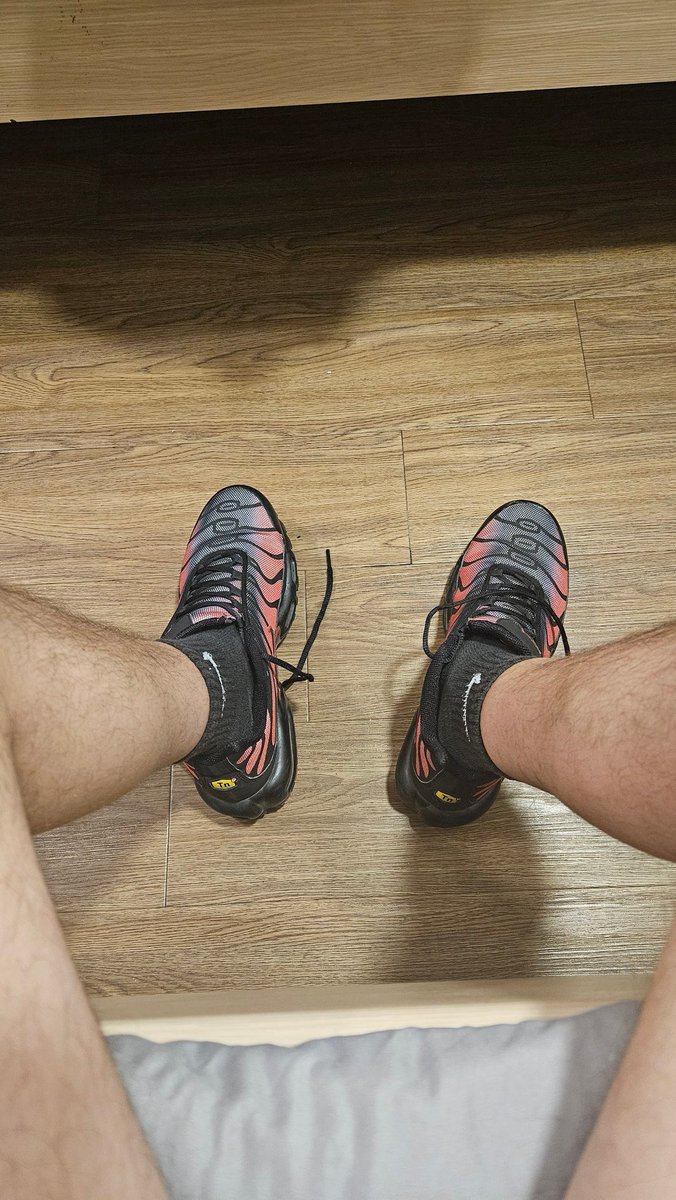 kingmaster597's tweet photo. Ci stanno? #findom #cashmaster #feet #sneakers #ballbusting #trampling #italianmaster #feetworship #piedi #socks #cashdrain #moneyslave https://t.co/1wDq1T2EvU