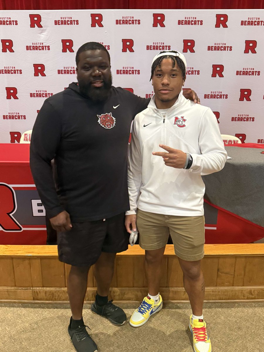 k104scoreboard's tweet photo. Dylone Brooks
Ruston High School
Running Back
Signed with Navarro College 
❤️🖤 https://t.co/t2DnfvHBod