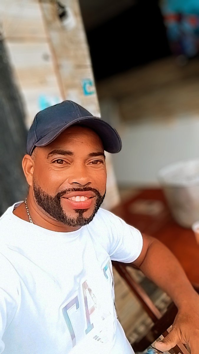 Jeffers09012001's tweet photo. Um homem duro nem a família gosta ainda bem que tenho muito dinheiro pow isso sou amado pow todos https://t.co/47WM2qWIOc