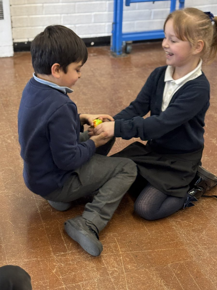 sss_year2's tweet photo. During our PSHE lesson, the children had the opportunity to act out different kinds of conflicts, they then worked as a group to learn how to de-escalate these conflicts. #ssspshe https://t.co/CdT7bp199K