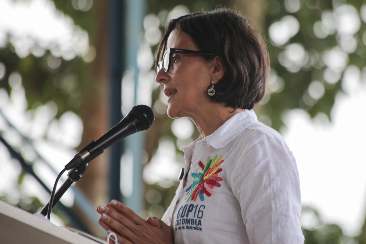 MinAmbienteCo's tweet image. 🌱 Susana Muhamad en Támesis, Antioquia. 

La ministra @SusanaMuhamad explica cómo las Áreas de Protección para la Producción de Alimentos (#APPA) garantizan la seguridad alimentaria y la conservación de los suelos rurales.
🌾 Los #TerritoriosQueAlimentan no solo producen…