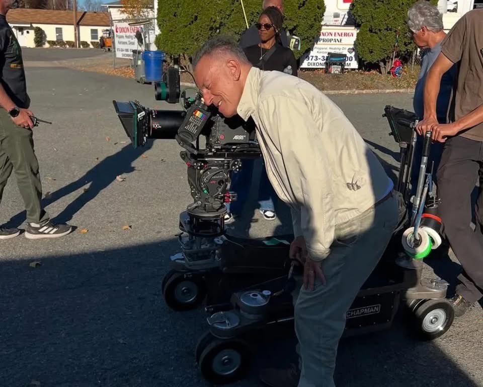 Steven Spielberg visited the set of Deliver Me From Nowhere at the Stone Pony. 
 📸 Gotham Group

#springsteen #brucespringsteen #asburypark #freehold #newjersey #stevenspielberg #film #cinema #delivermefromnowhere #stonepony #comingsoon