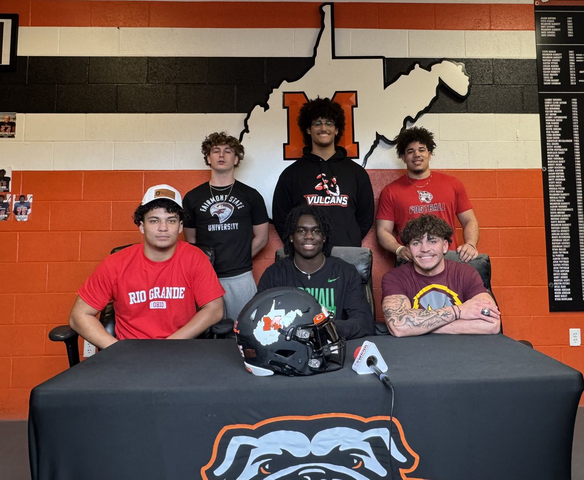 Another group of DOGS signing to further their academic and athletic careers!!