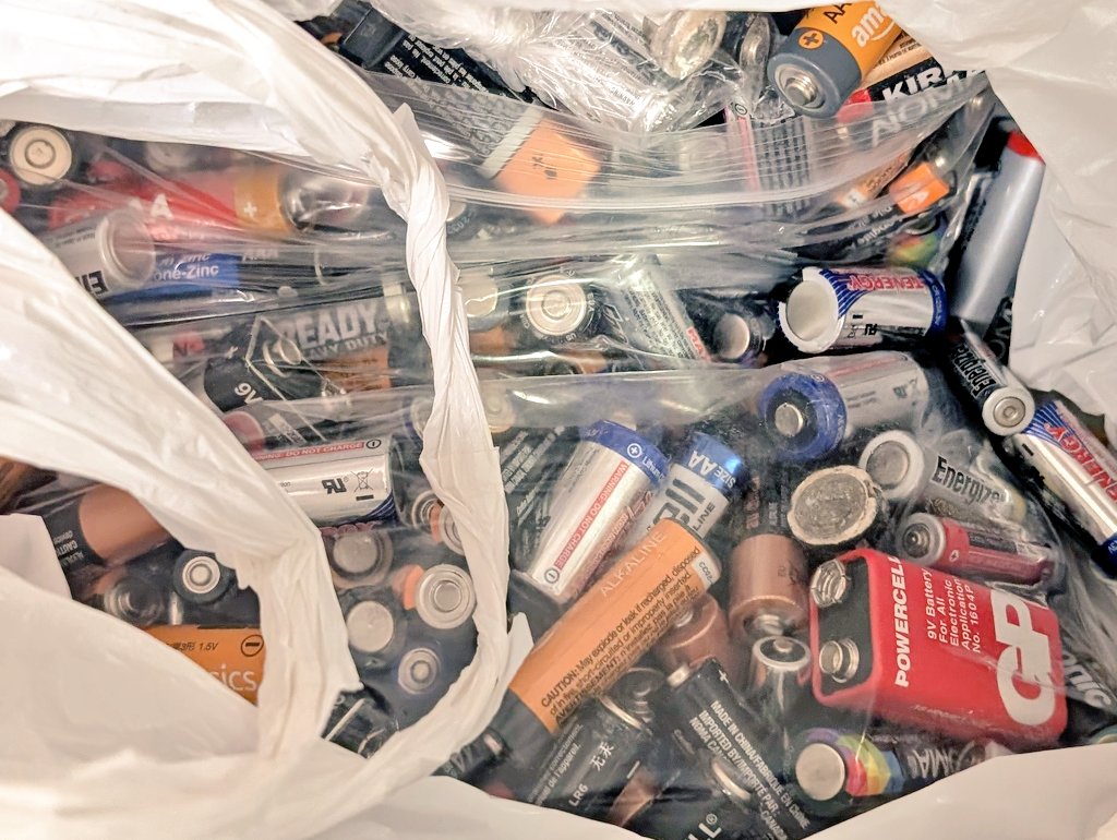 JRiversoCorreia's tweet photo. Brought in 2 full boxes of #DrainedBatteries for our year long #BatteryDrive @AngelaMericiDP ♻️🪫♻️🪫

We will launch a month long #BatteryBlitz in April ~ stay tuned for details ♻️🪫♻️🪫♻️🪫 https://t.co/DNiPGibJqb