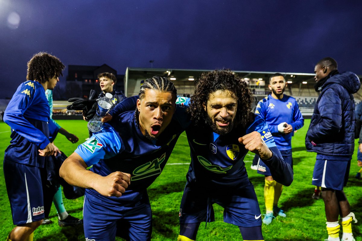 𝗤𝗨𝗔𝗟𝗜𝗙𝗜𝗘́𝗦 𝗣𝗢𝗨𝗥 𝗟𝗘𝗦 𝗤𝗨𝗔𝗥𝗧𝗦 𝗗𝗘 𝗙𝗜𝗡𝗔𝗟𝗘 𝗗𝗘 𝗟𝗔 𝗖𝗢𝗨𝗣𝗘 𝗗𝗘 𝗙𝗥𝗔𝗡𝗖𝗘 🏆🇫🇷

▫️ Paris
▫️ Brest
▫️ Angers
▫️ Dunkerque (L2)
▫️ Guingamp (L2)
▫️ Cannes (N2)
▫️ Saint Brieuc (N2)
❓ Bourgoin-Jallieu (N3) ou Reims