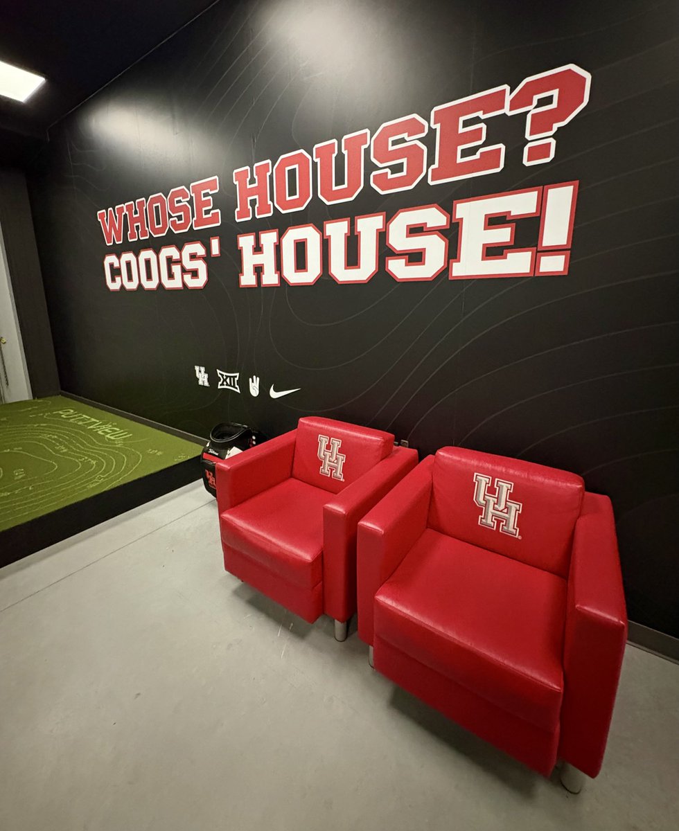 coachdpark's tweet photo. Houston Golf Putting Studio is here! So grateful to everyone who made this possible for our student-athletes. https://t.co/vfyqk8C1fG