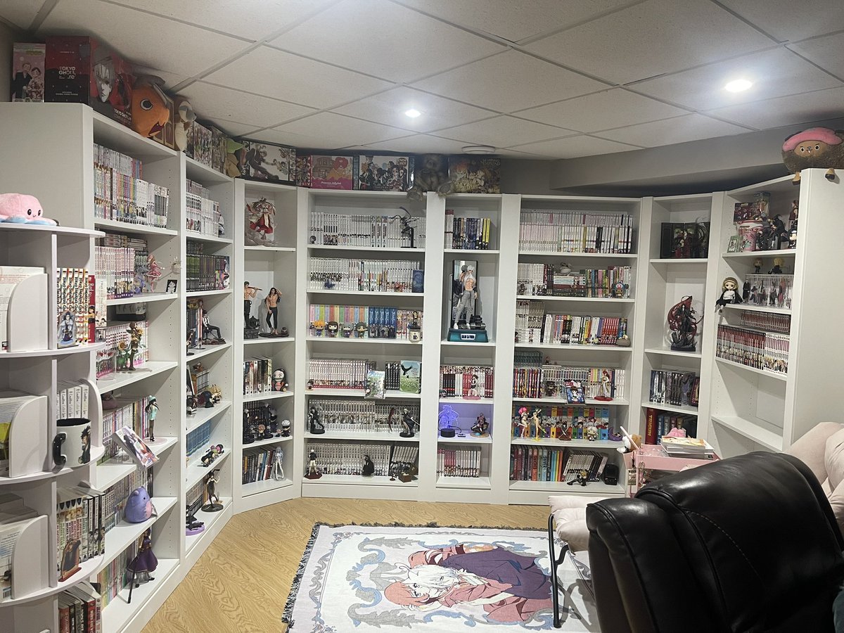 headphanie44's tweet photo. My dream library is complete! 🌸💞 #manga https://t.co/gyL5E9RUiC