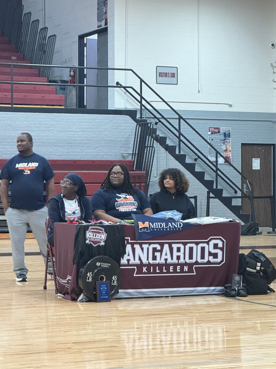 Currently at my final stop of the day, <a href="/KHSRoos/">Killeen High School</a> have two athletes signing:

Aaliyah Barnes🏃‍♀️➡️ <a href="/GSAthletics/">Georgia Southern Athletics</a> 
Terriney Pace 🏋️‍♀️➡️ <a href="/MidlandU/">Midland University</a>