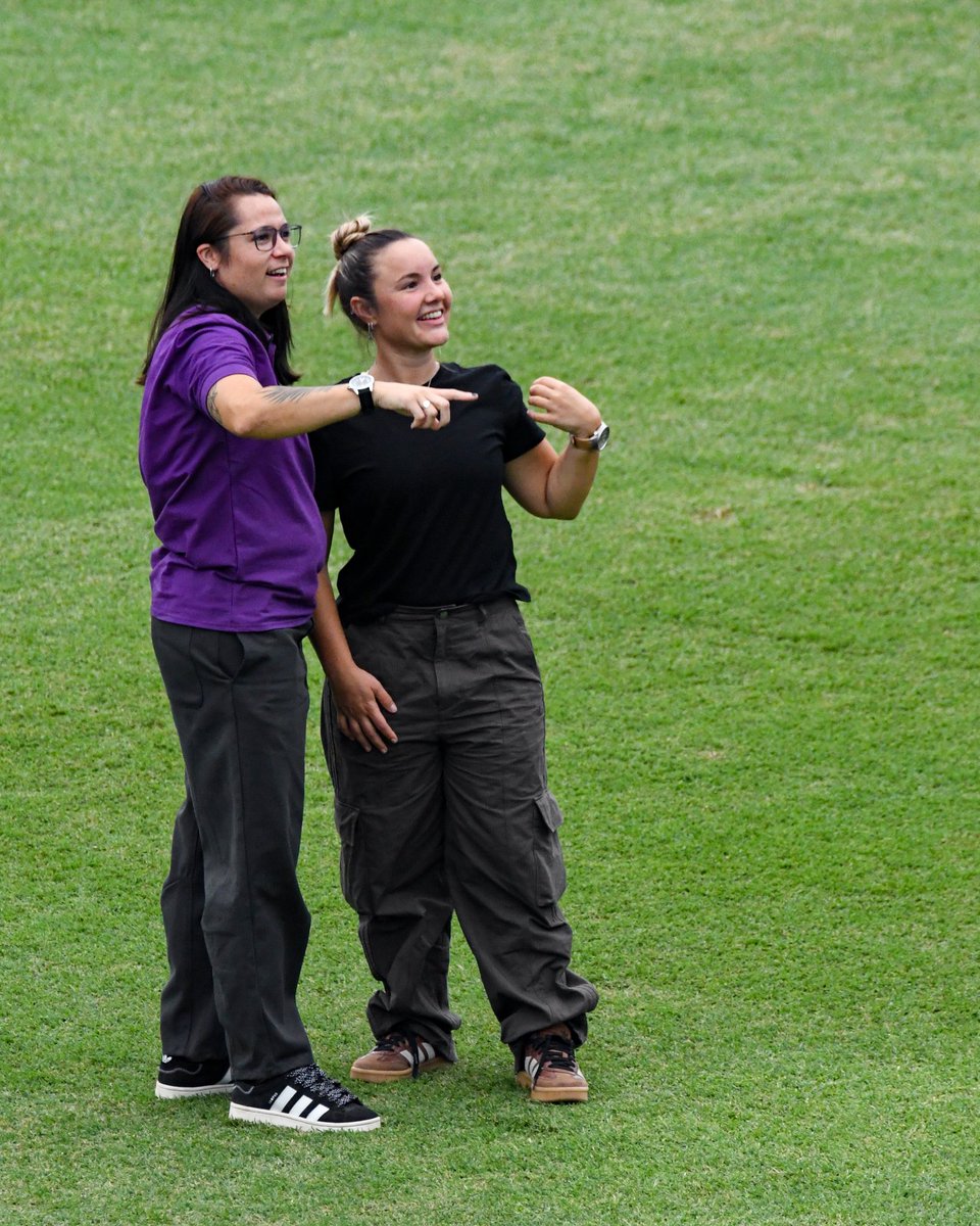 Dos que hicieron mucho para que las Matadoras sean de Primera.

Flor Pianello y Yami Cazón están presentes en Alberdi ⚽️👋