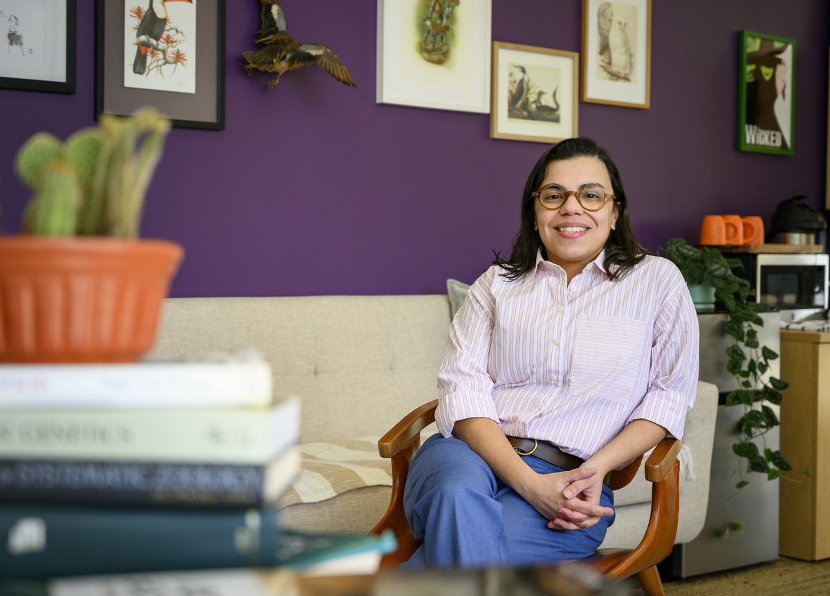 Welcome Glaucia Del-Rio, our new curator of ornithology! 👏👏👏 🦜🗺️ Along with her curator duties, she wants to establish a collection of cell cultures, both as a scientific resource and as insurance against extinction.

About <a href="/glaudelrio/">Glaucia Del-Rio</a> + her work: 
floridamuseum.ufl.edu/science/glauci…