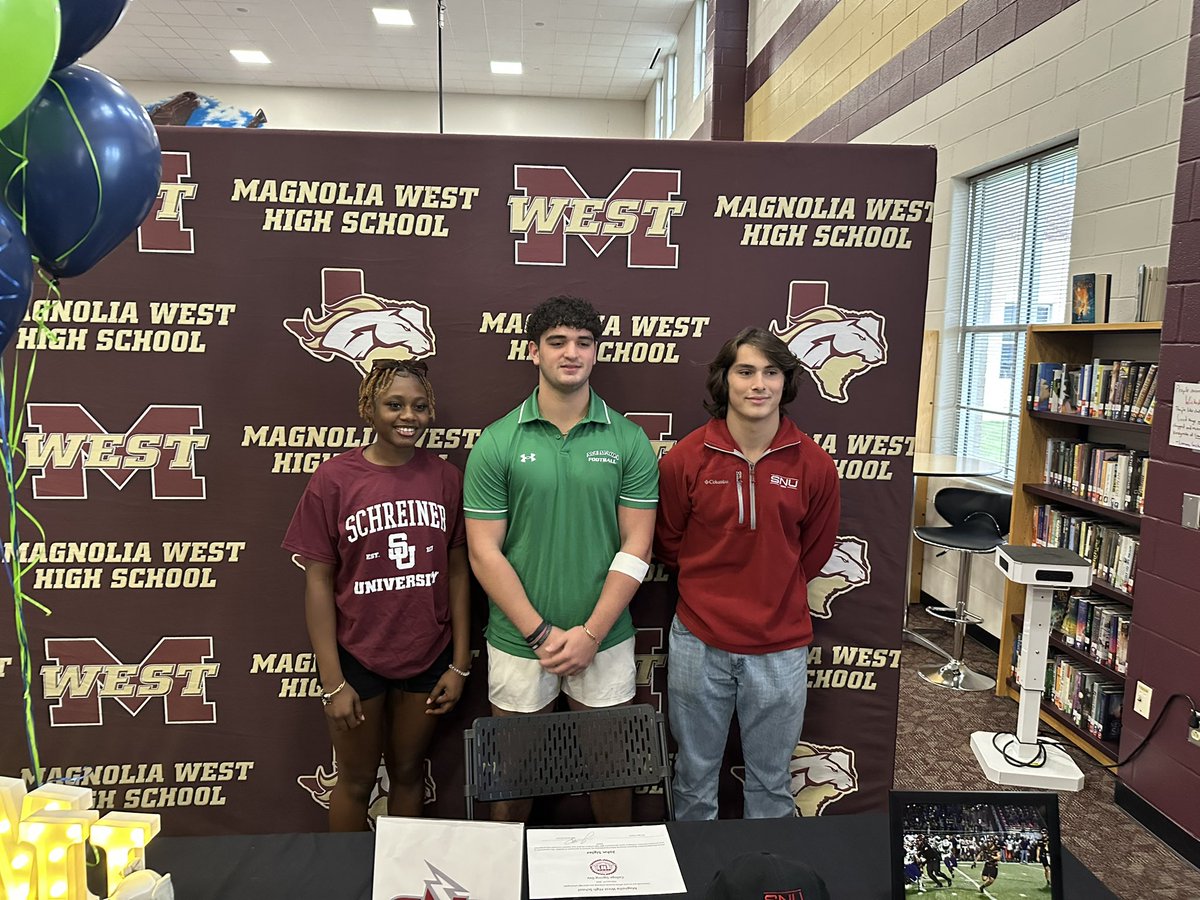 Happy signing day! 🔵🟢 <a href="/John_sigler1/">John Sigler</a> <a href="/CoachRamsey319/">Dylan Ramsey</a> <a href="/mcgeheeben32/">Coach Mc</a> <a href="/Anthonyste43/">Coach Anthony stewart</a> <a href="/GyreneFootball/">Ave Maria Football</a> <a href="/Gyrenes/">Ave Maria Athletics</a> <a href="/CoachMaloneMWHS/">James Malone</a>