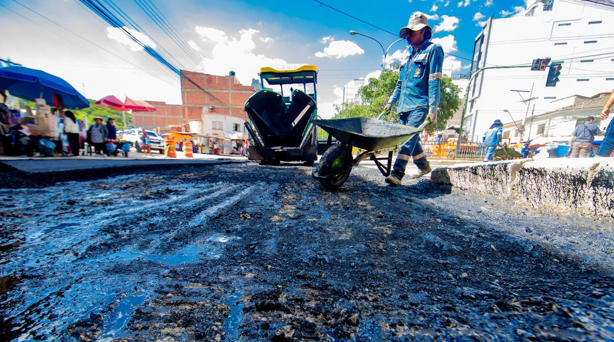 gam_cochabamba's tweet photo. Concluimos la construcción del colector de las avenidas Ayacucho y Esteban Arze, realizando el asfaltado de las vías en las que se construyó este importante proyecto para evitar inundaciones en futuras precipitaciones pluviales. #CochaSomosProgreso https://t.co/o9qzf8eeis