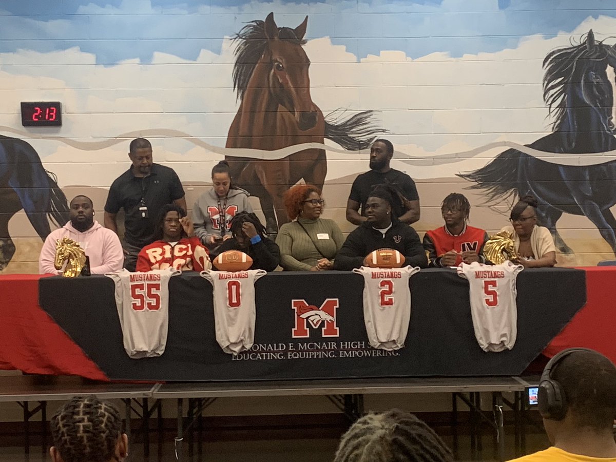 MDrayton904's tweet photo. So for the first time in a long time McNair HS we had 4 student-athletes sign to play on the next level.  The emotions in this moment is something that I can’t put into words.  I say this too much, but if you all truly knew what it took to get to this moment…so proud of them! https://t.co/MG1exxkFUJ