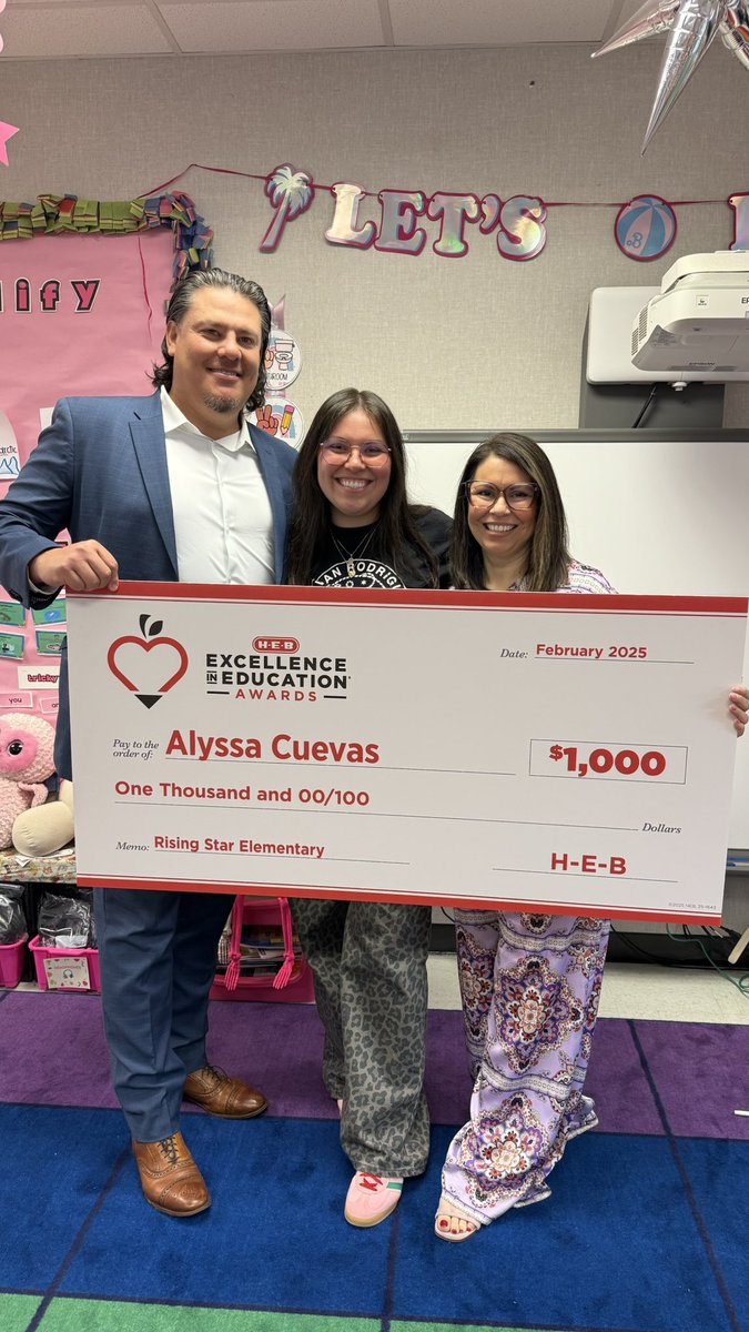 AlyssaCuevas_'s tweet image. The only time it’s acceptable to publicly ugly cry is when you’re named a finalist at @HEBexcellence’s Excellence in Education awards 🥹