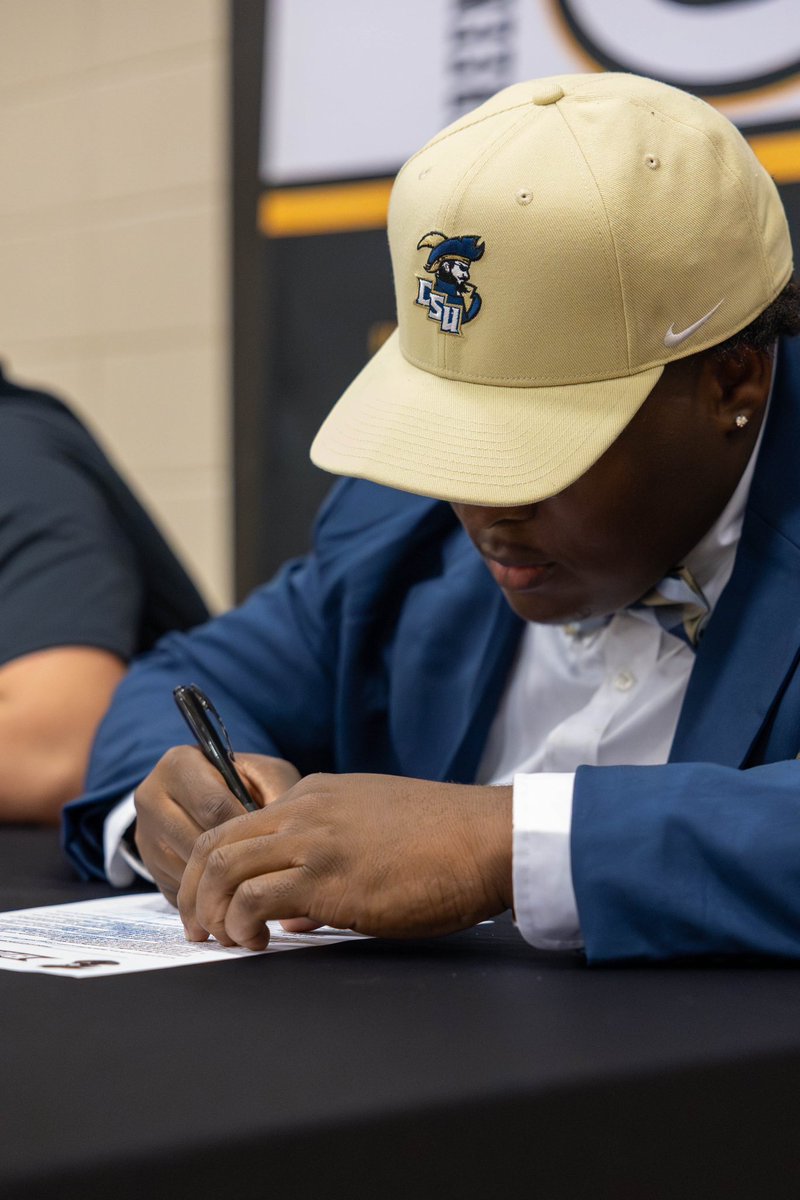 ghseagles_fb's tweet image. Signed ✍️

A huge congratulations to Rob Stevens and Noah Perrin on signing to play football at the next level! Thank you for emboding what it means to be a Greenwood Eagle, we are proud of you! 

#Family | #Finish