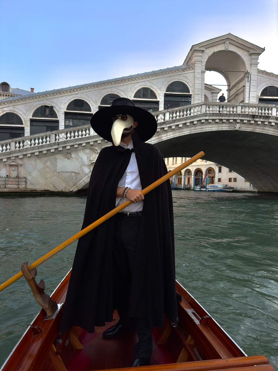I am applying to become a creator on <a href="/AbstractChain/">Abstract</a>. If I am granted the role, starting from February 14th, I will take you through the  canals for several hours a day, to the sound of my rowing boat, to explore the famous Venetian Carnival with a unique perspective. Of course