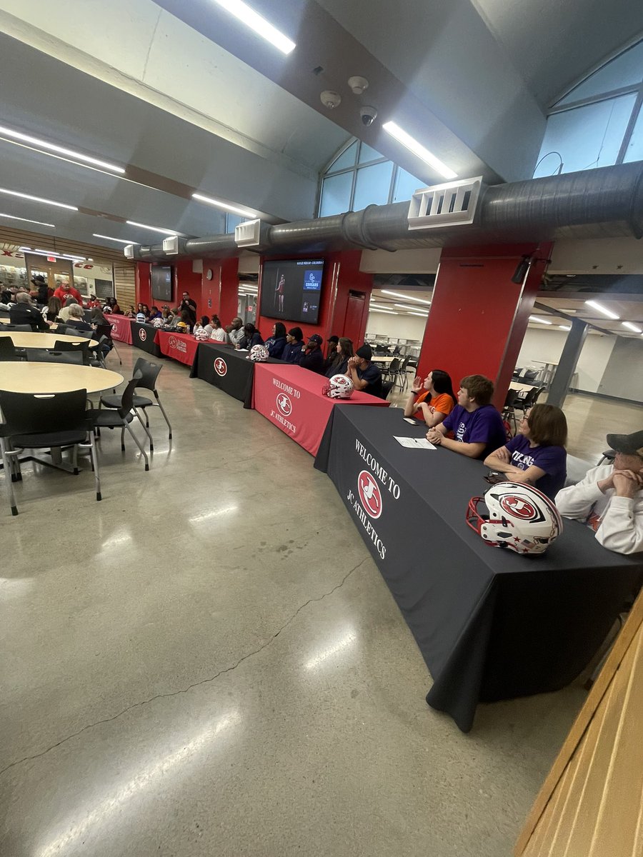 JeffCityJays's tweet photo. National signing day! Celebrating several of our athletes moving on to the next level. Congratulations! Girls Wrestling to follow in Fleming. https://t.co/Y23FjrDhUi