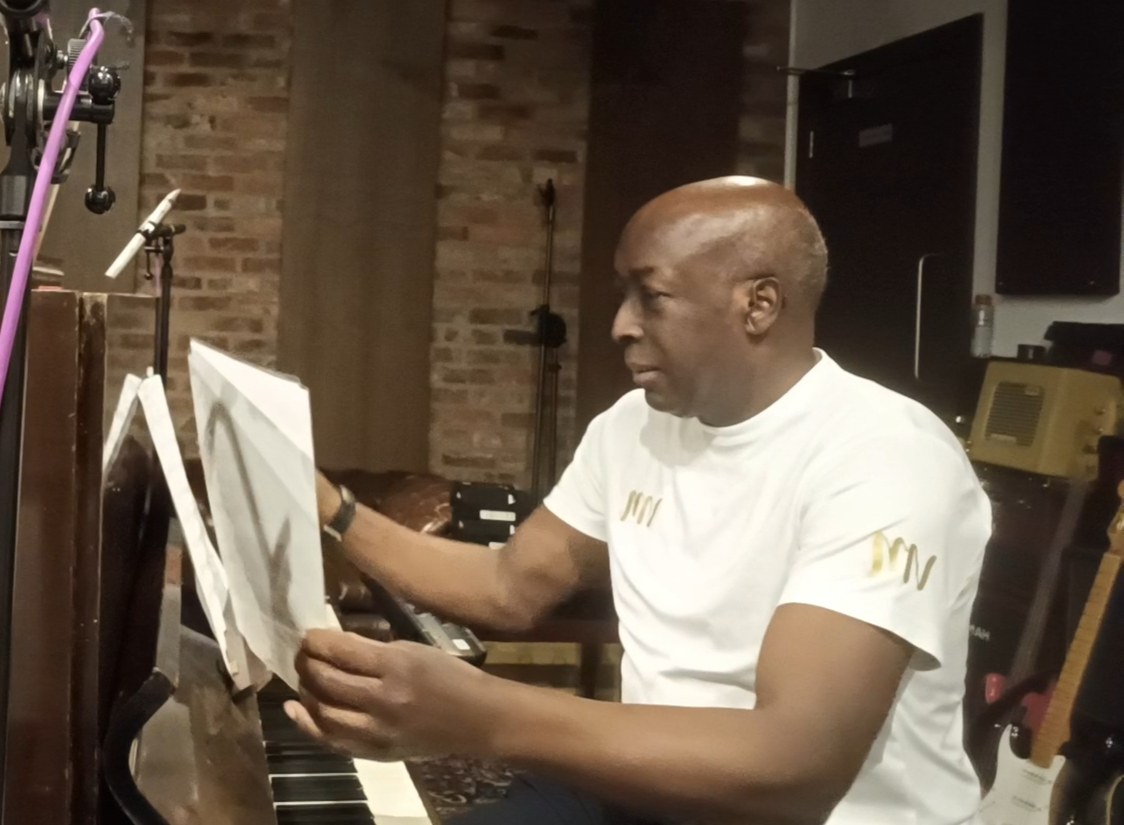 Preparing music for my website, recording at Mount Street Studio.
Songs: When I Fall In Love, Fly Me To The Moon,  Adele, Make You Feel My Love

.
.

#eventservices #composer #vincesmusic #weddingpianist  #nottingham