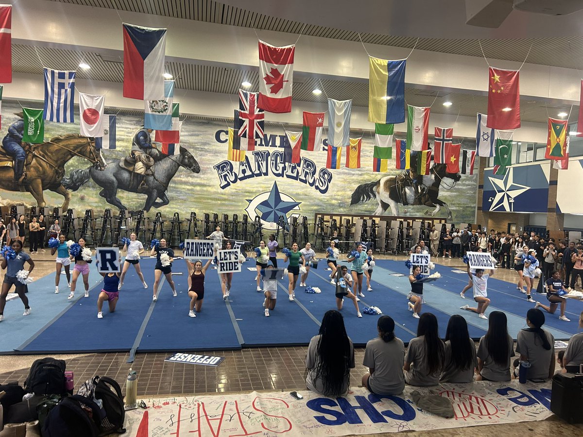 tnb438's tweet image. @ClementsCheer You’ve shown up for so many groups throughout the year, now it’s our turn to show up for YOU!! Thank you CHS Band for initiating this amazing send off for our cheerleaders going to NATIONALS! @CHighFB @CHS__BASKETBALL @clementssftbl @clementsvball