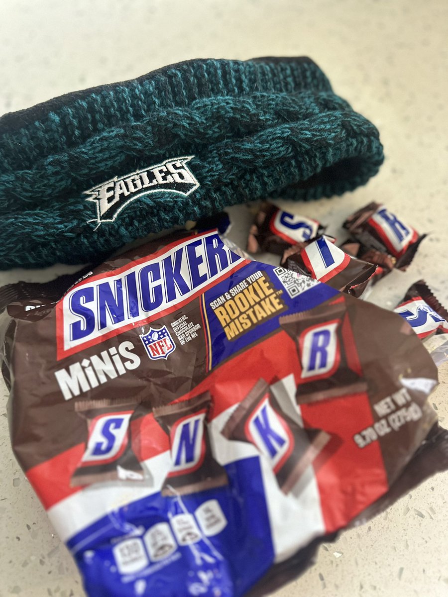 These bad boys didn’t last 5 sec in my house… what a #ROOKIEMISTAKE eatting these <a href="/SNICKERS/">SNICKERS</a> before #SuperBowl  — where snickers will be giving away daily prizes to keep the excitement going! Find out more at snickers.com/rookiemistake