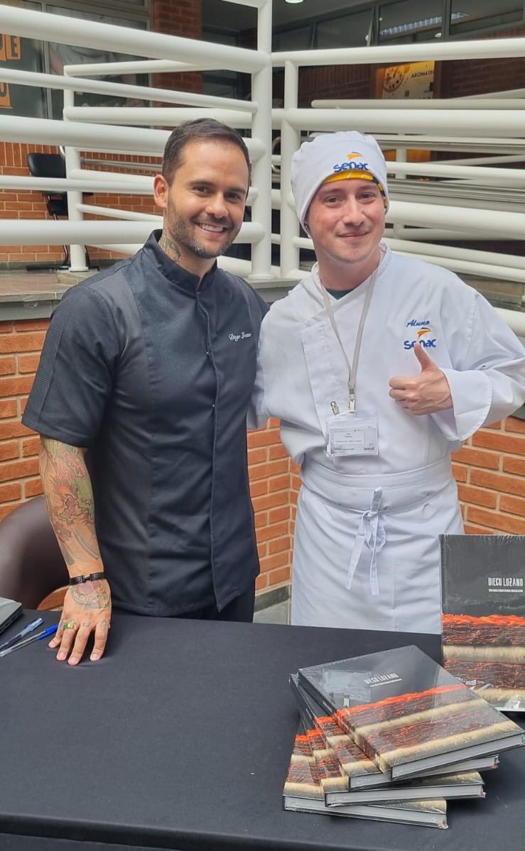 josepassarosp's tweet photo. Muito grato ao Chef Diego Lozano @chefdiegolozano e ao Senac de Campos do Jordão pelo privilégio de uma aula tão incrível. Aprender com os melhores, em um lugar tão inspirador, é um presente.
Que venham mais dias doces como este!🧑🏻🍳✨🍁 #masterchef #senacsp #camposdojordao https://t.co/0kZwHAiJnP