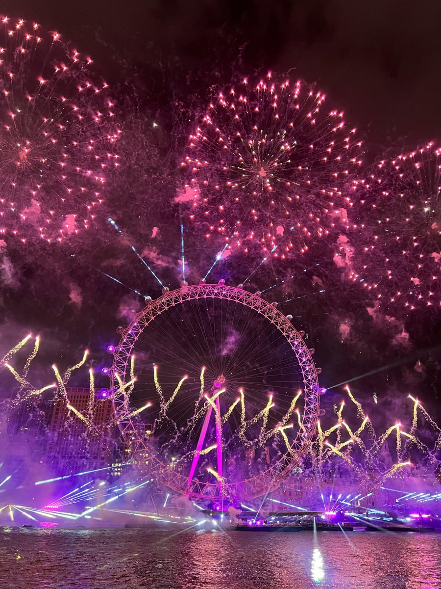 SilverthorneEsq's tweet photo. May we have endless fireworks and romance. 🎉🎉 https://t.co/ARbjDEz7Qa