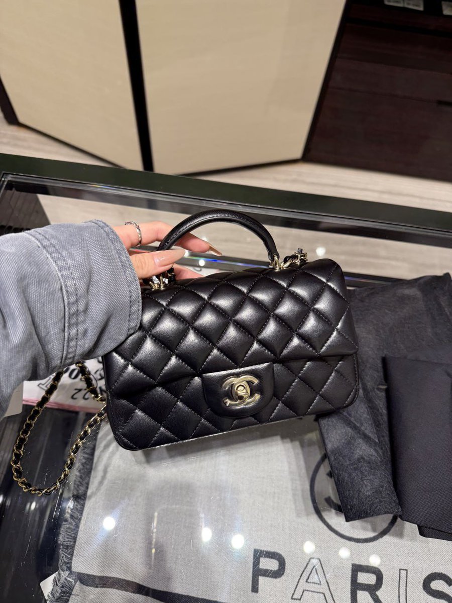 #LifeAesthetics #London #Chanel #Shopping #Bag today I'm buy  Two bag