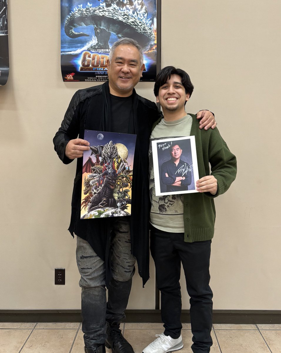 nojoco312's tweet image. grateful for the response to my Godzilla Final Wars piece! I was actually able to meet GFW director Ryuhei Kitamura and gift him a print of it this weekend at DAM con! He was super nice and gifted an autograph and photo in exchange 🤯