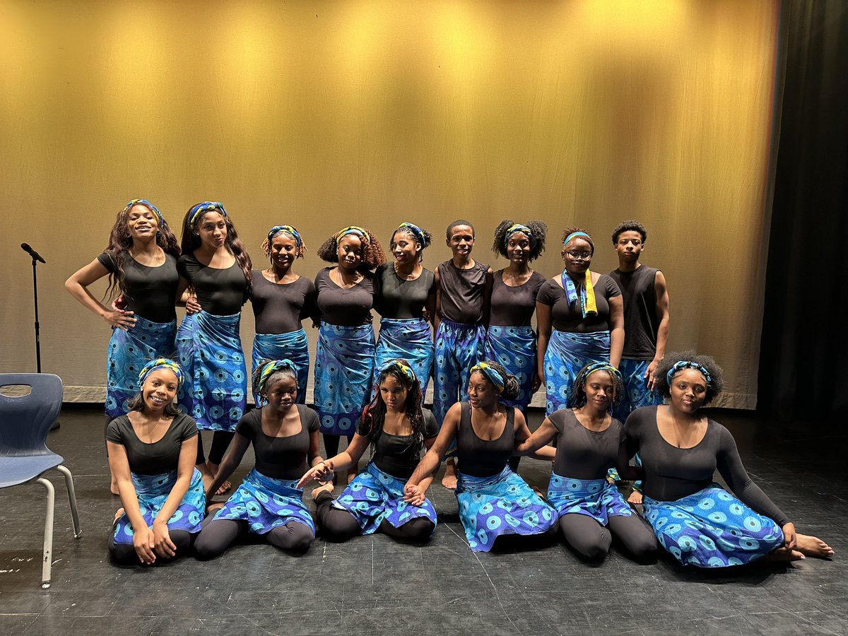 Newton_dance's tweet photo. Thank you @GiwayenMata for coming to teach our students West African Dance! We had a blast performing with you today! 💙 https://t.co/Ys9OtsCNn2