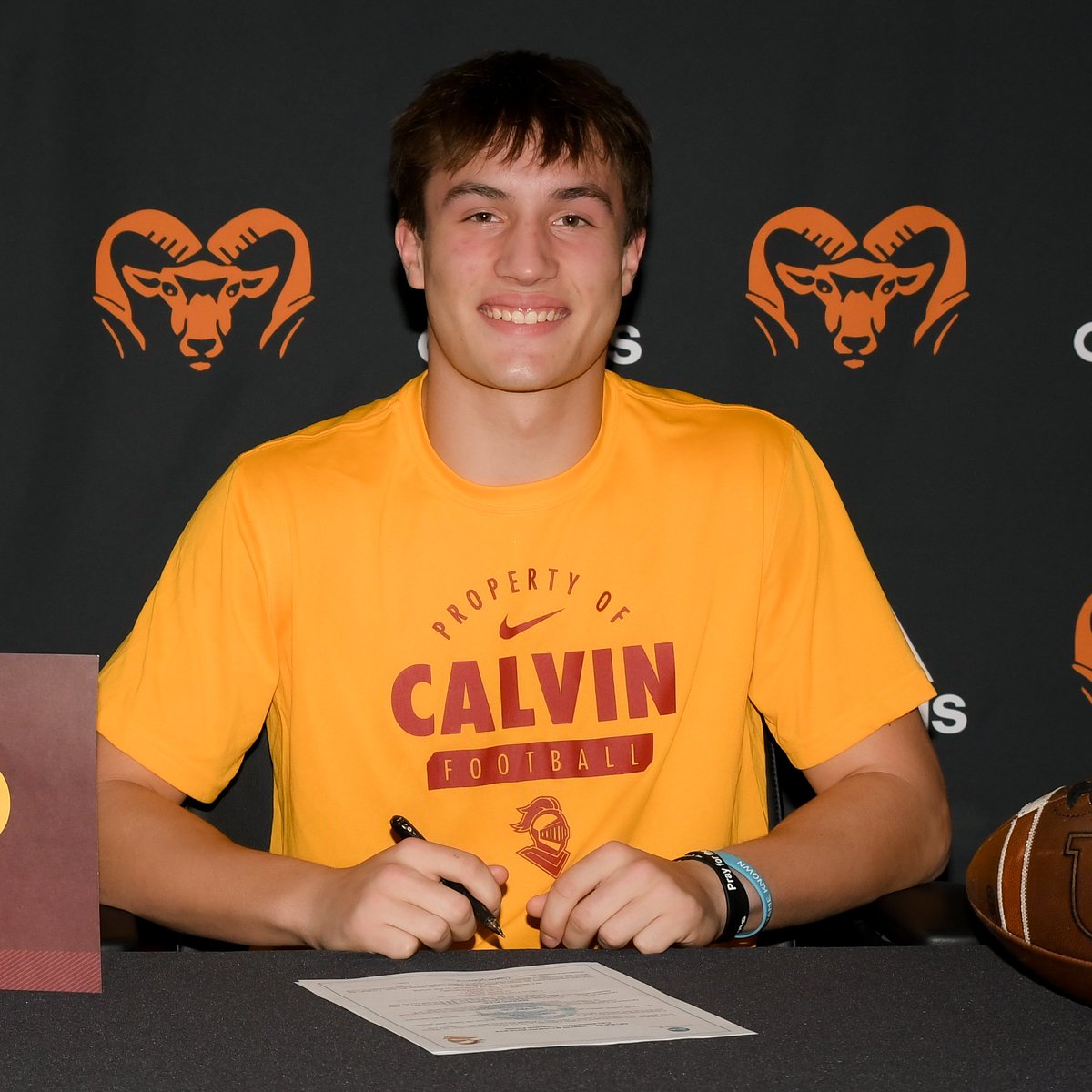 Congratulations to the talented <a href="/Gavin_Currie3/">Gavin Currie</a> on signing with <a href="/CalvinKnightsFB/">Calvin Knights Football</a> !!